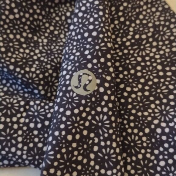 Lululemon Om Pant Black baggy with gathered hem cropped size 4 - Picture 5 of 11